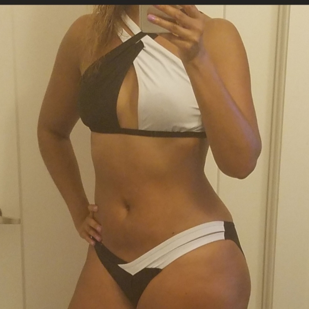 Two-Tone Black and White Women's Intimate Set